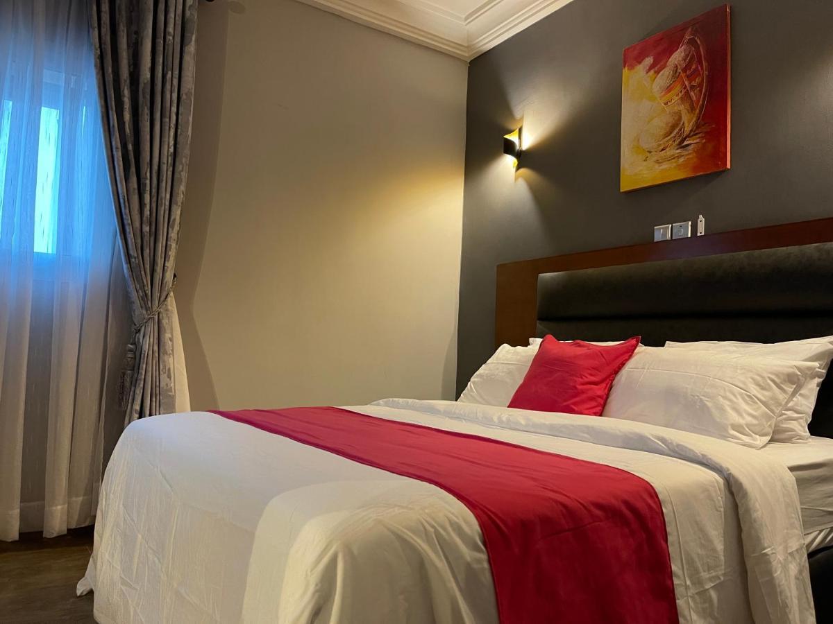 La Rochelle Hotel Yaoundé Esterno foto