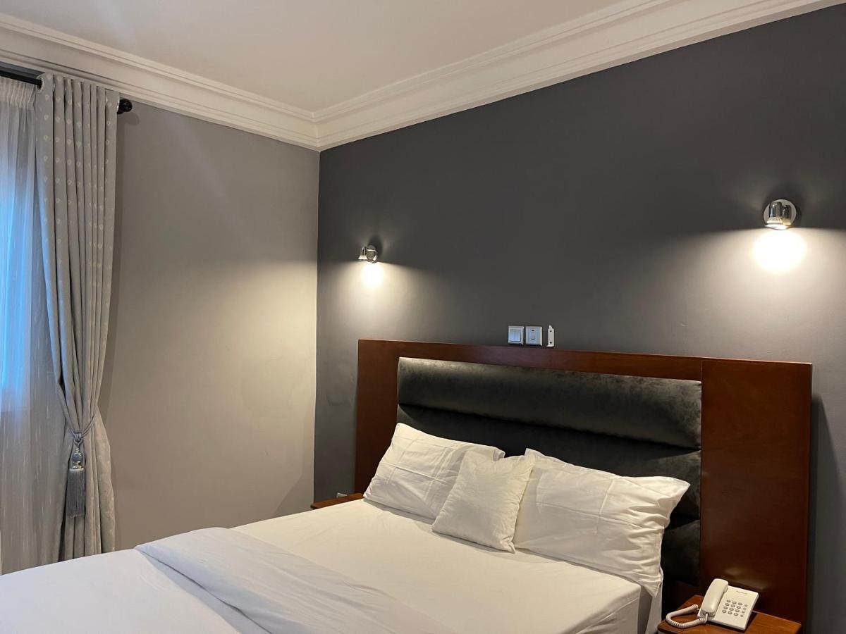 La Rochelle Hotel Yaoundé Esterno foto