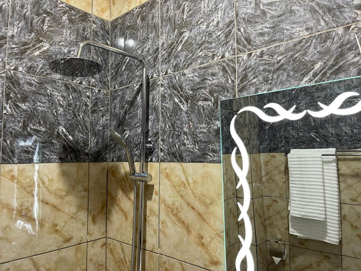 La Rochelle Hotel Yaoundé Esterno foto