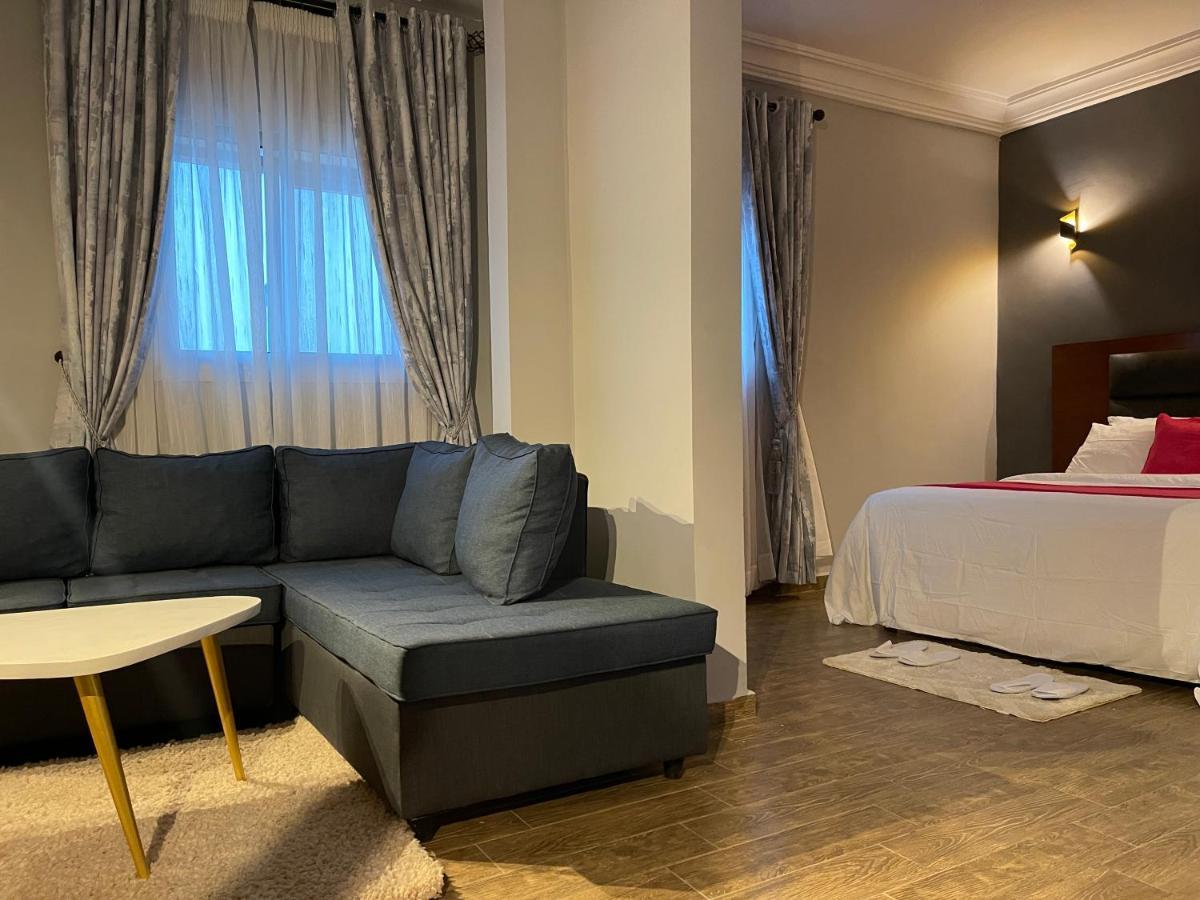 La Rochelle Hotel Yaoundé Esterno foto
