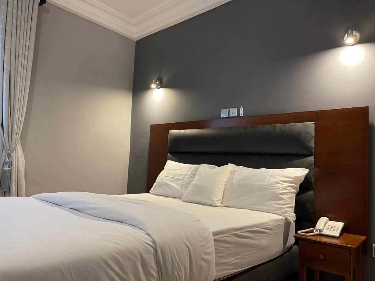 La Rochelle Hotel Yaoundé Esterno foto