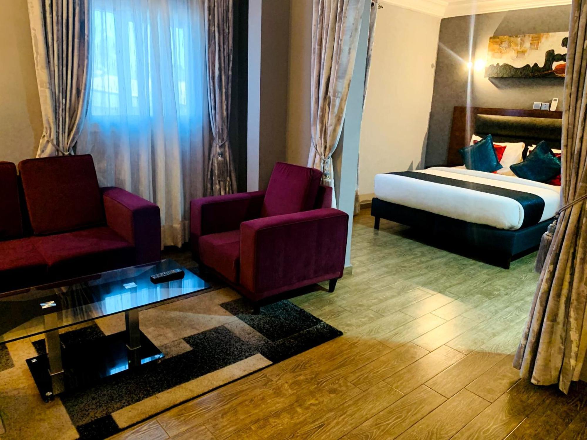 La Rochelle Hotel Yaoundé Esterno foto